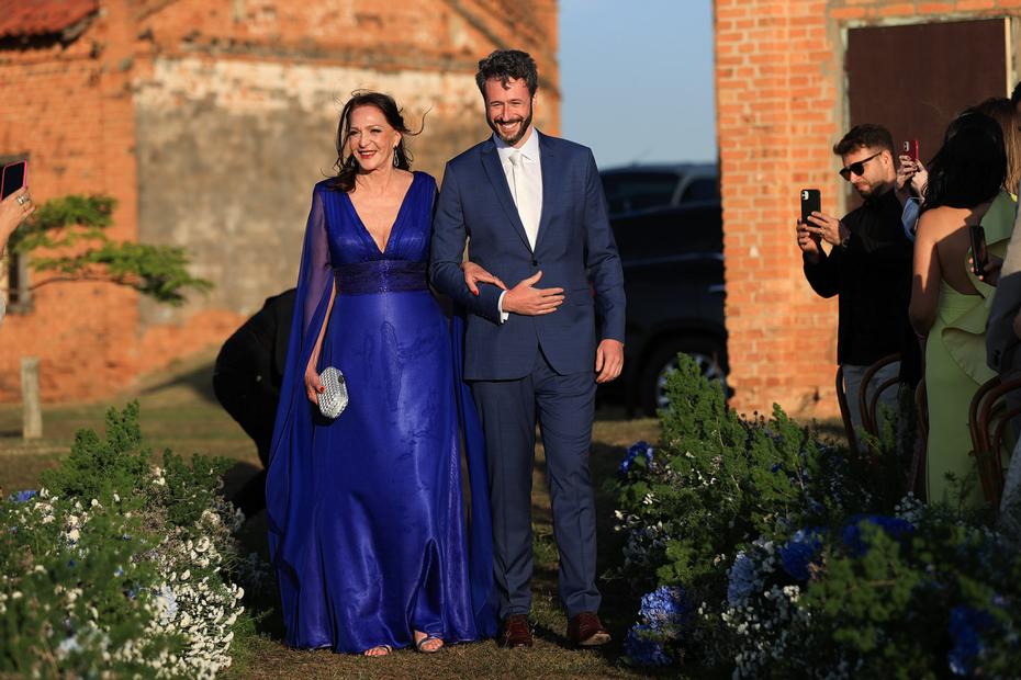 Ana Hickmann celebra o casamento de sua irmã em Itu