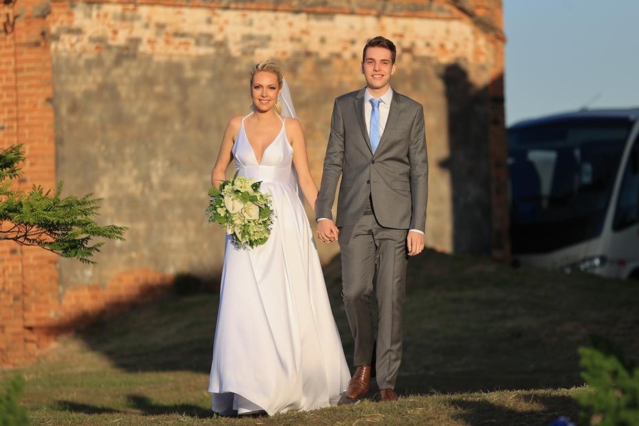 Ana Hickmann celebra o casamento de sua irmã em Itu