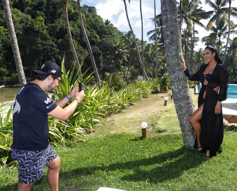 Helen Ganzarolli em Itacaré, na Bahia, com o namorado