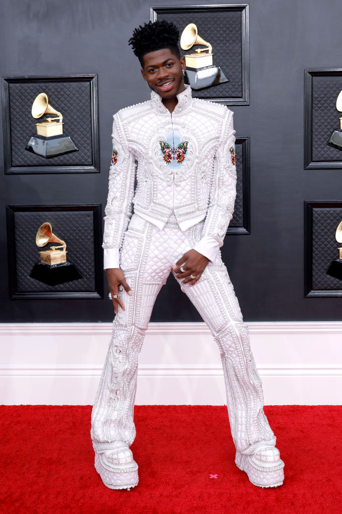 Lil Nas X usa macacão exclusivo desenhado pela marca de luxo Balmain