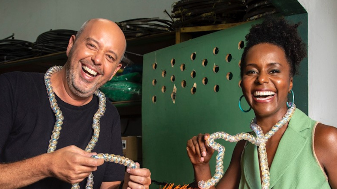 Alex Escobar e Maju Coutinho prestam homenagem aos operários do samba