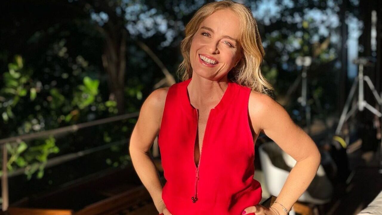 Angélica celebra aniversário da sobrinha com fotos raras ao lado dela