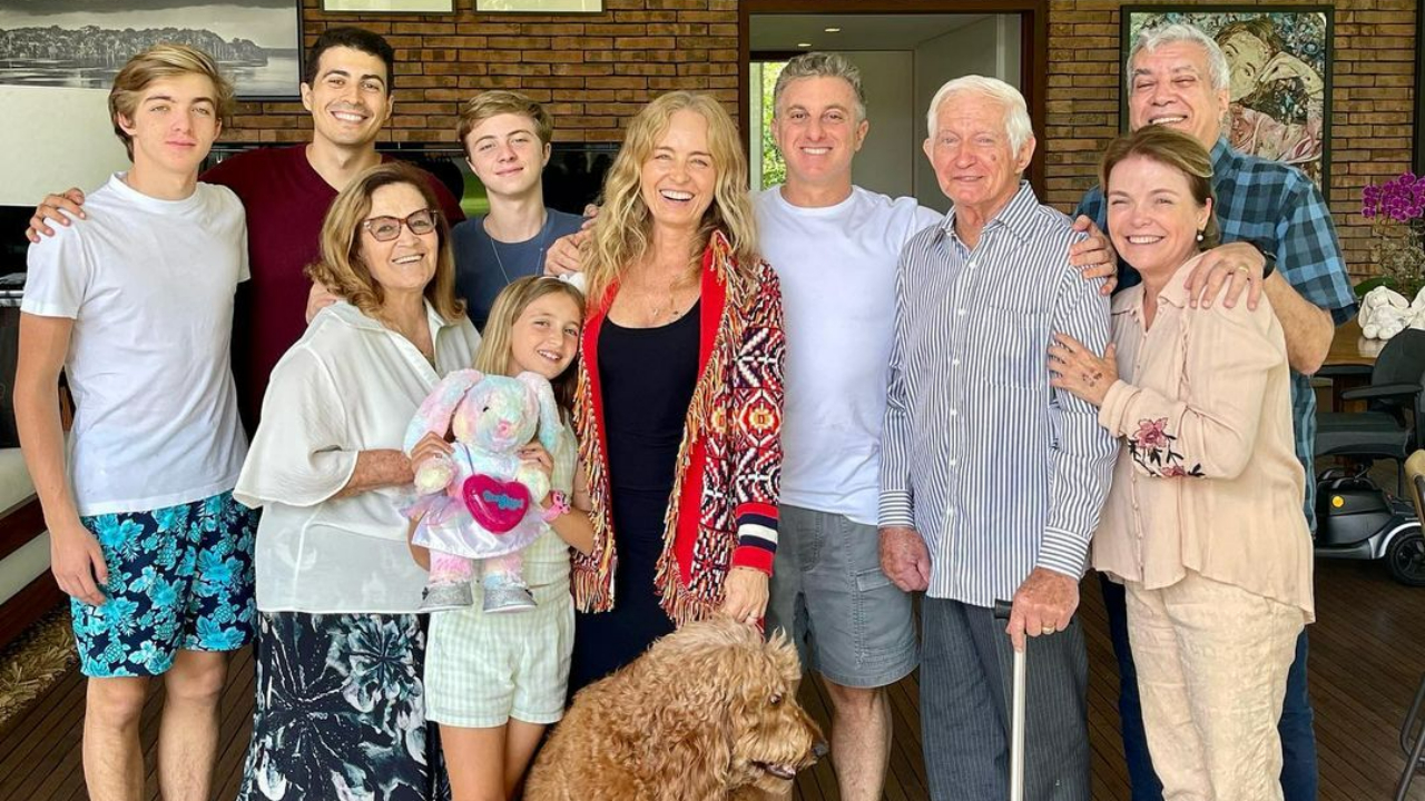 Angélica reúne toda sua família para curtir domingo de Páscoa: ”Amor em todos os lares!”
