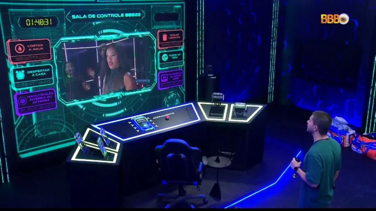 BBB 22: Arthur Aguiar recebe card especial e acompanha performance da IZA