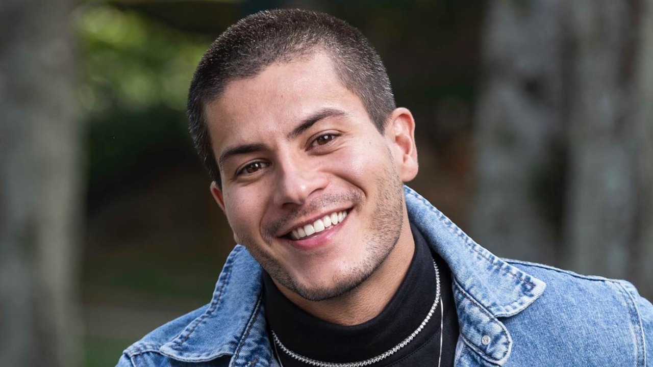 Arthur Aguiar decide se mudar para nova mansão após o término com Maíra Cardi