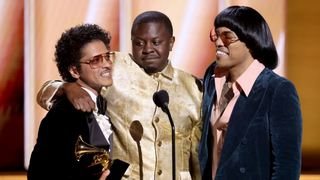 Grammy 2022: Bruno Mars e Anderson .Paak desbancam Olivia Rodrigo e vencem ‘Música do Ano’