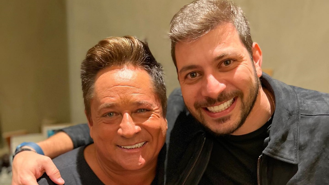 Ex-BBB Caio Afiune celebra encontro com Leonardo: ”Que felicidade”
