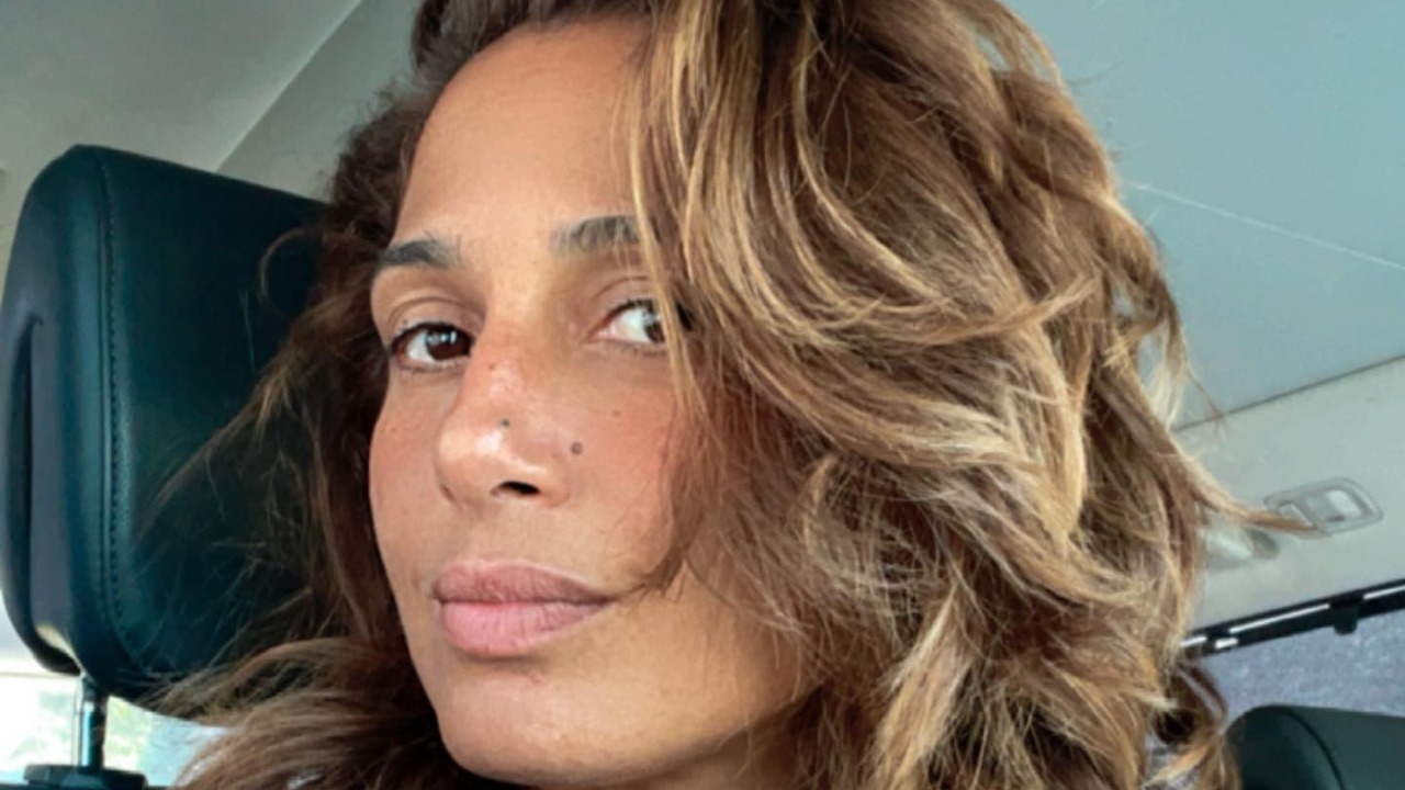 Camila Pitanga renova o visual e exibe cabelos trançados: ”Tava com saudade”