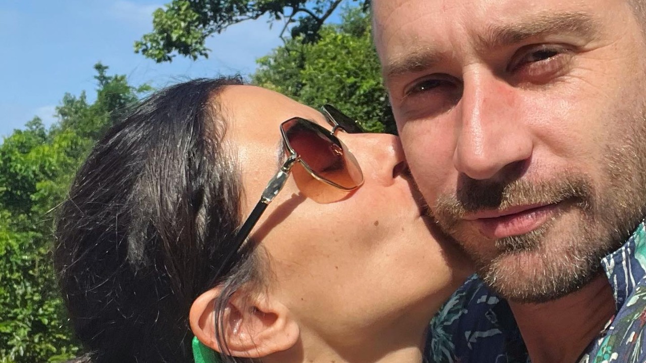 Carol Castro assume namoro com produtor em post romântico