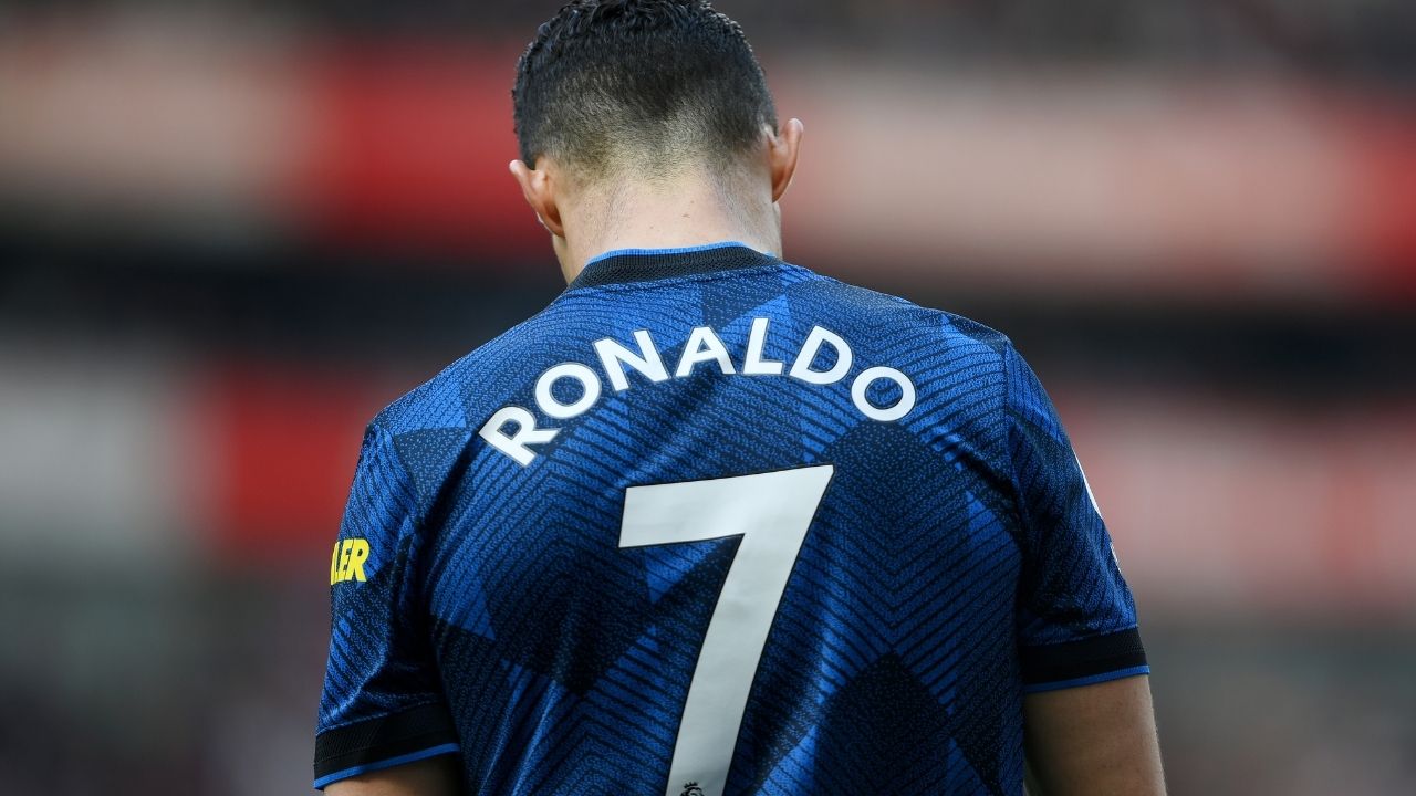 Cristiano Ronaldo é homenageado em primeira partida após perda de filho