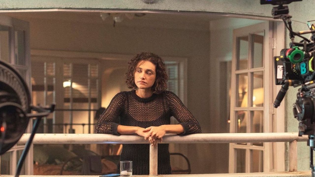 Débora Nascimento mostra sua nova personagem em filme da Netflix