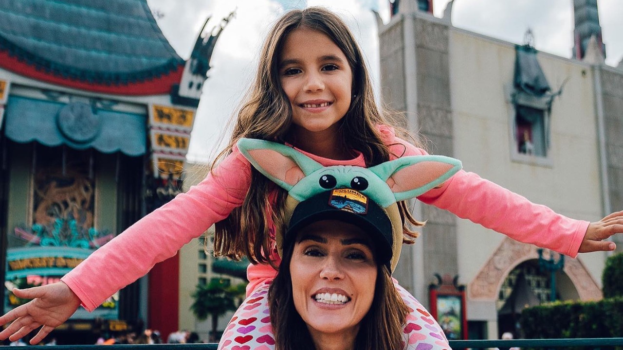 Deborah Secco se derrete ao mostrar áudios da filha, Maria Flor: ”Não aguento”