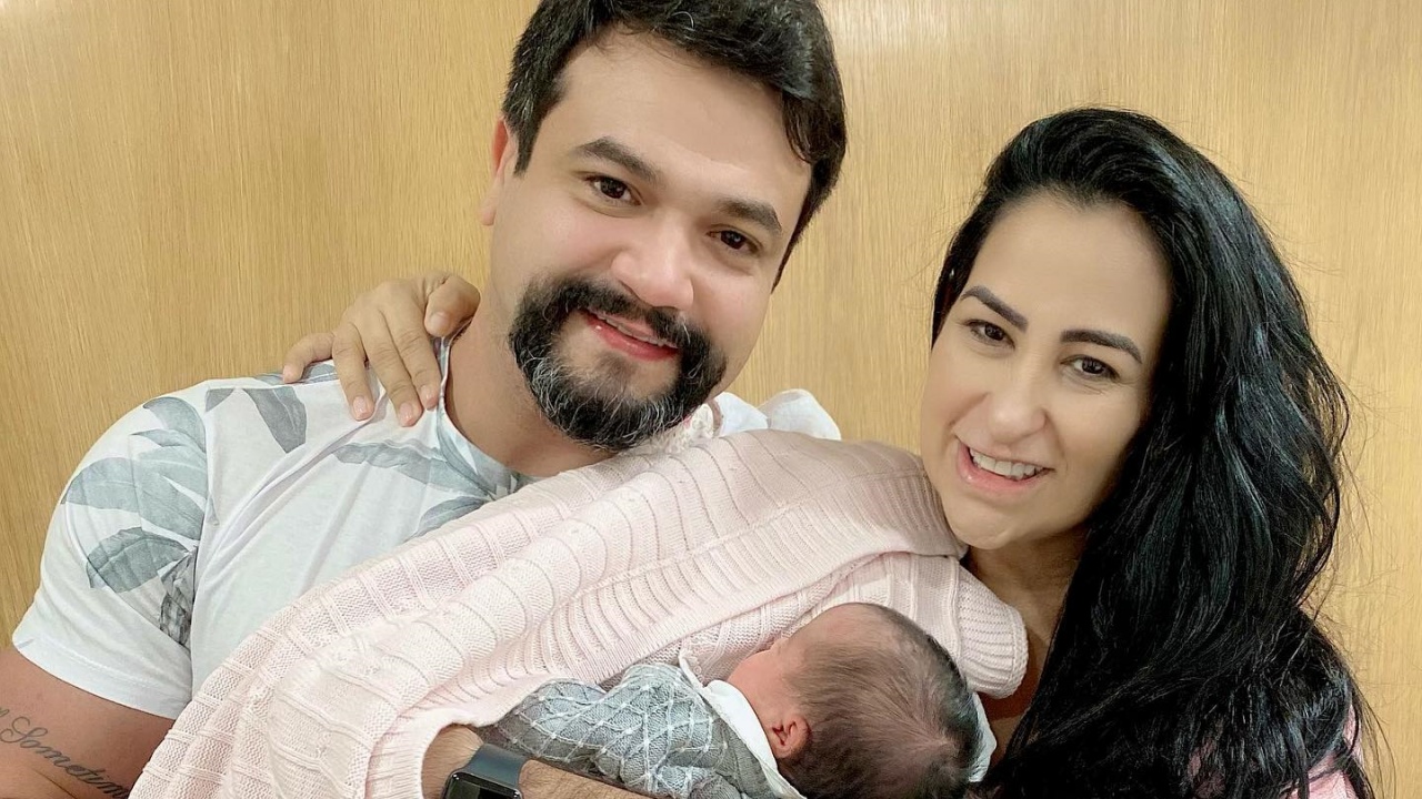 Fabíola Gadelha deixa a maternidade com a filha, Yarin: “Gratidão”