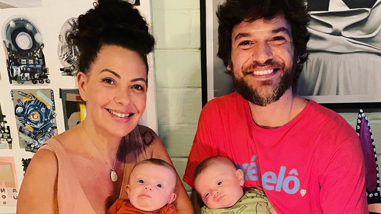 Fabiula Nascimento e Emilio Dantas surgem em fotos fofas com os gêmeos: ”Família mais linda”