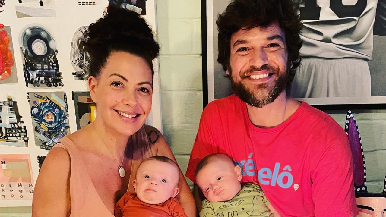 Fabiula Nascimento se derrete ao mostrar Emilio Dantas com os filhos gêmeos, Raul e Roque