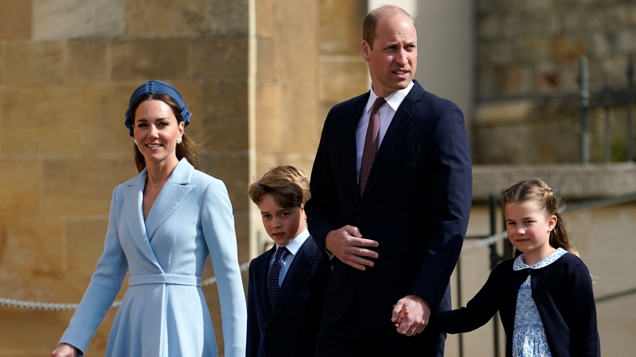 Filhos mais velhos de Kate Middleton e Príncipe William participam pela primeira vez na cerimônia de Páscoa Real