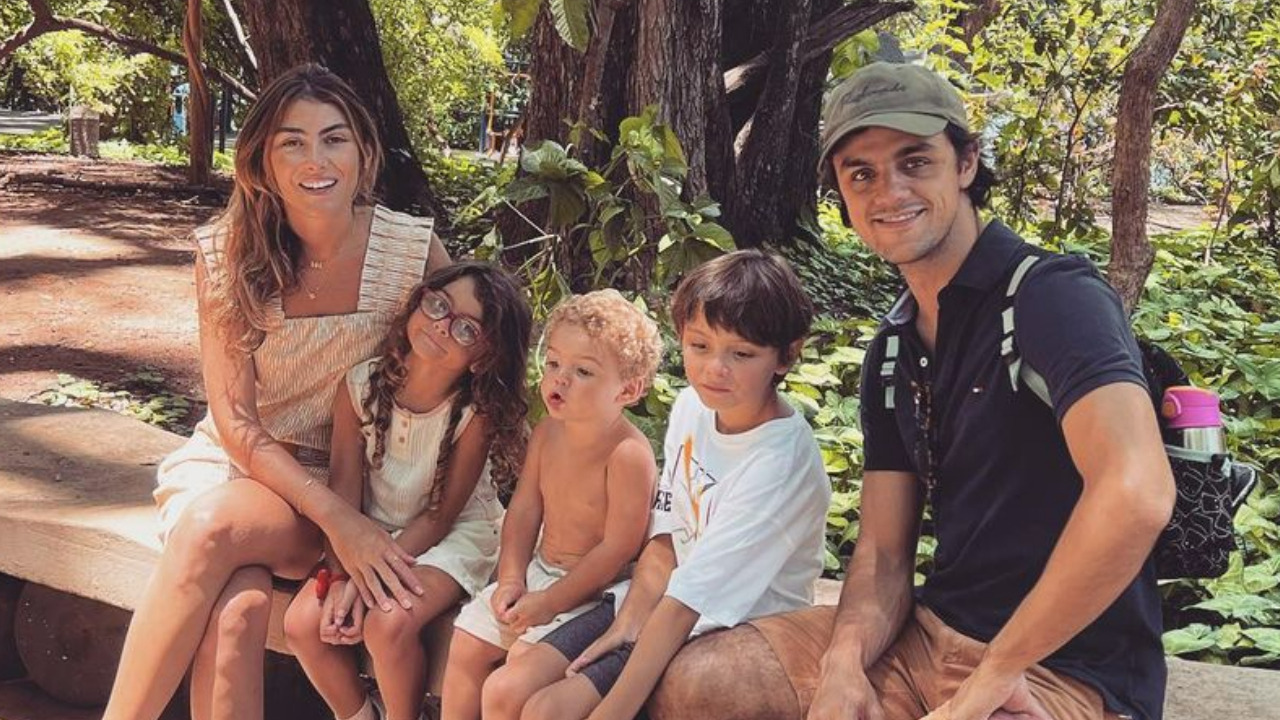 Felipe Simas e Mariana Uhlmann exibem perrengue de viagem em família: ”Dicas sobre como viajar com pouca coisa”