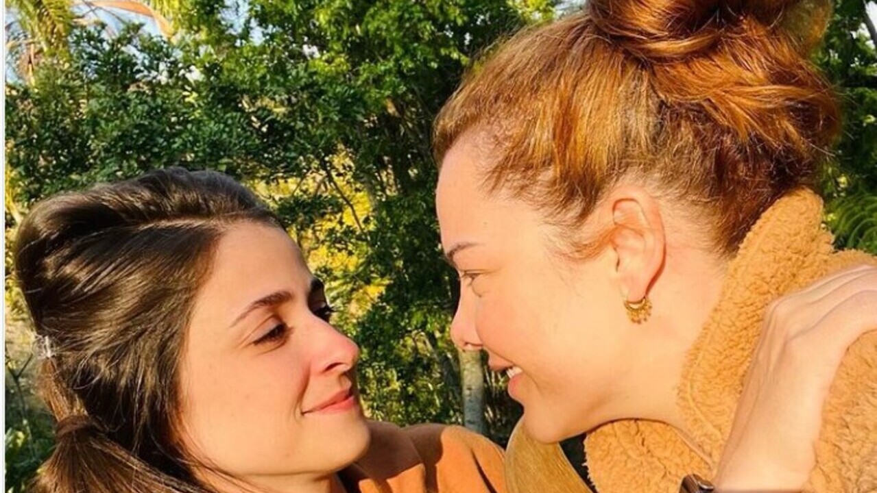 Fernanda Souza assume namoro com Eduarda Porto e Thiaguinho celebra relacionamento