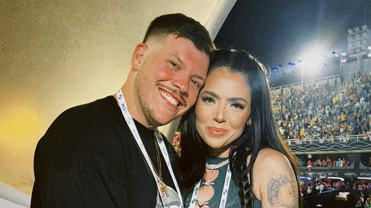 Ferrugem e esposa curtem momento romântico durante desfiles de Carnaval: ”Melhor companhia que já tive na vida!”