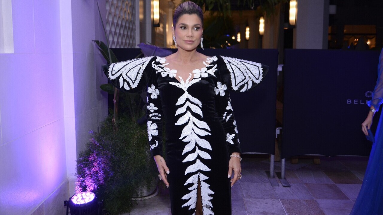 Em baile de gala, Flávia Alessandra usa vestido icônico que pertencia a Hebe Camargo