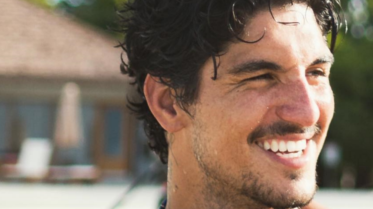 Gabriel Medina posta foto sorridente e reflete: “Não tenho uma vida perfeita”