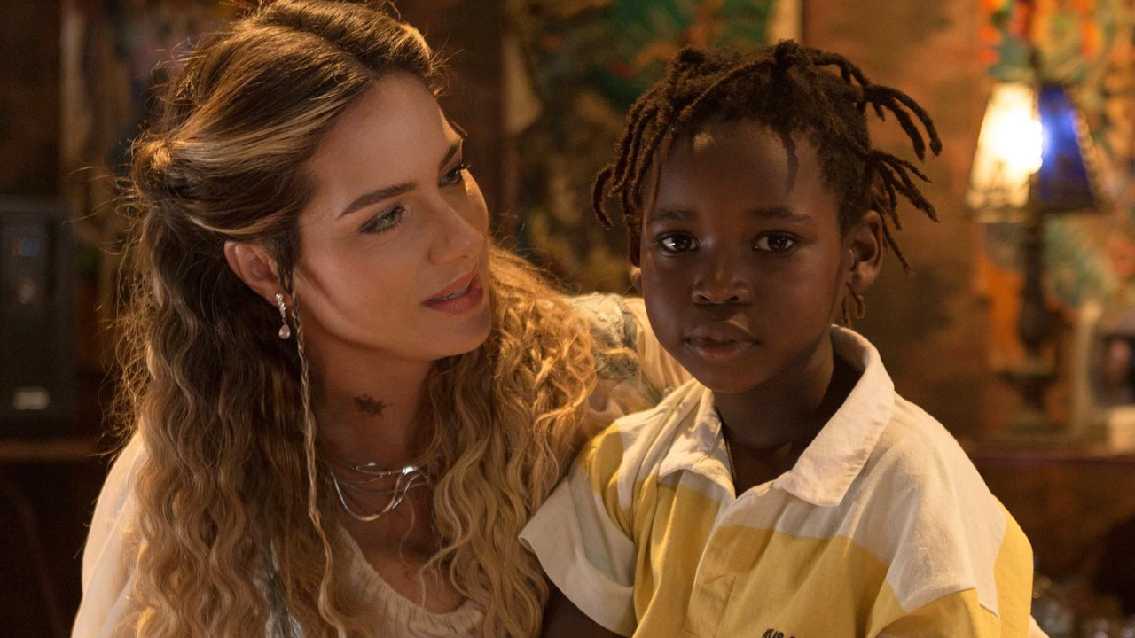 Filho de Giovanna Ewbank a visita no set de filmagem de nova série brasileira do Disney+