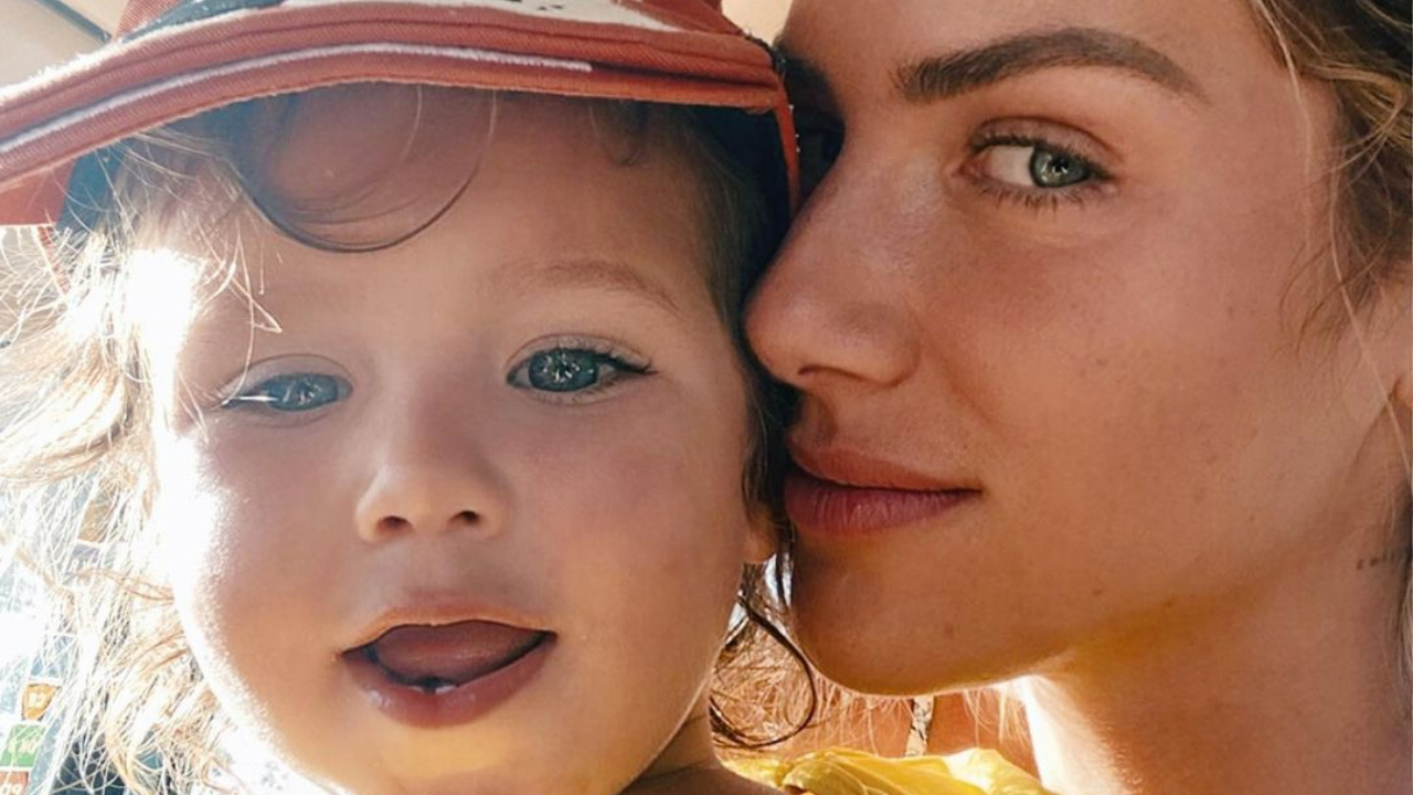 Giovanna Ewbank encanta a web ao flagrar o filho, Zyan, empolgado com a Páscoa: ”Que coelhinho lindo!”