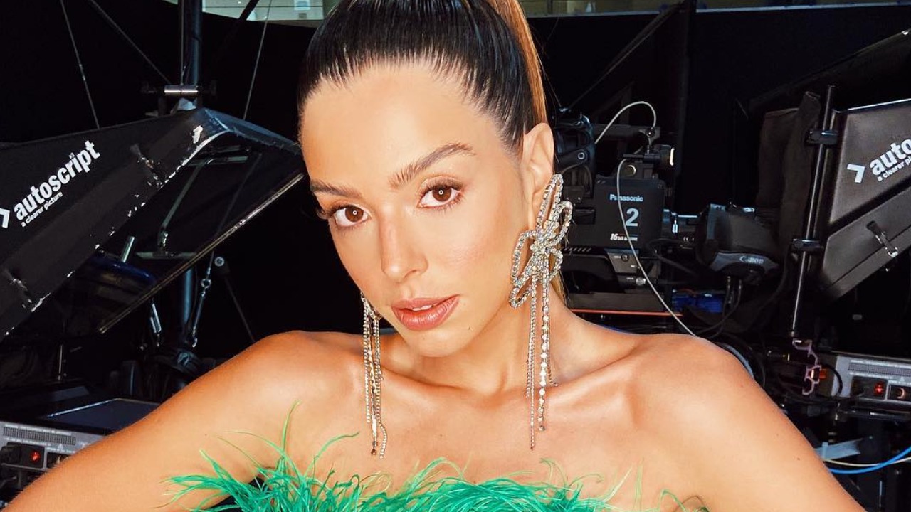 Giovanna Lancellotti parabeniza o namorado e celebra chegada do Carnaval: ”Maior espetáculo da Terra”