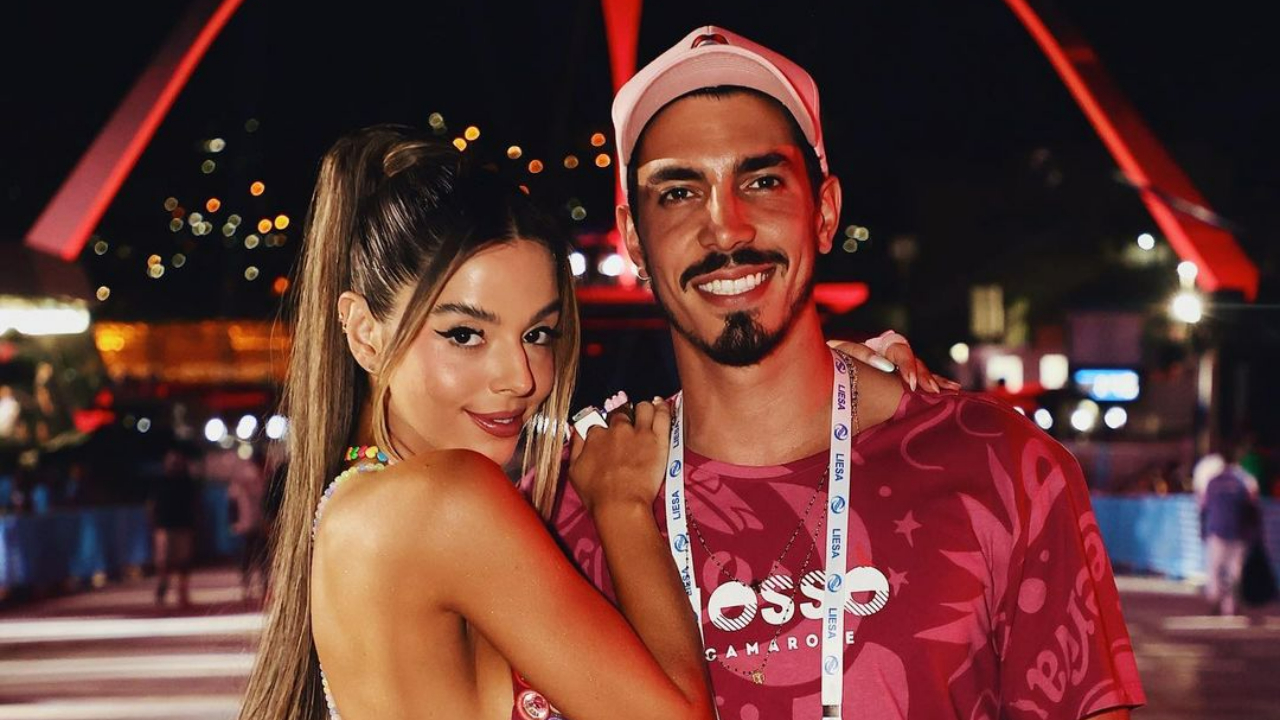 Giovanna Lancellotti curte desfiles na Sapucaí coladinha com o namorado, Gabriel David: ”De  ontem, com amor”