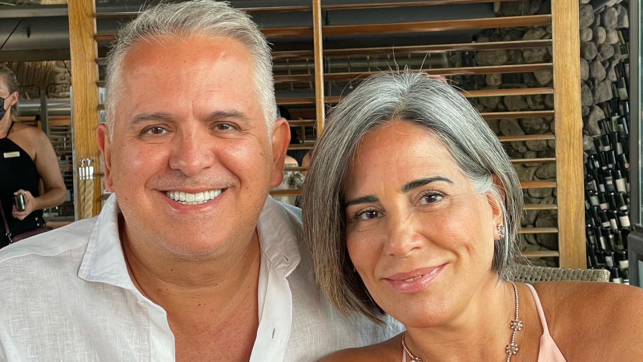 Gloria Pires e Orlando Morais protagonizam momento romântico