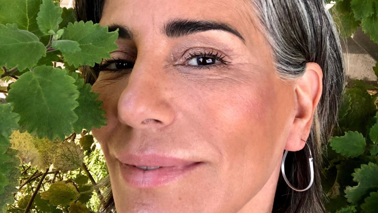 Gloria Pires surge deslumbrante ao renovar o bronzeado: ”Beleza brasileira”