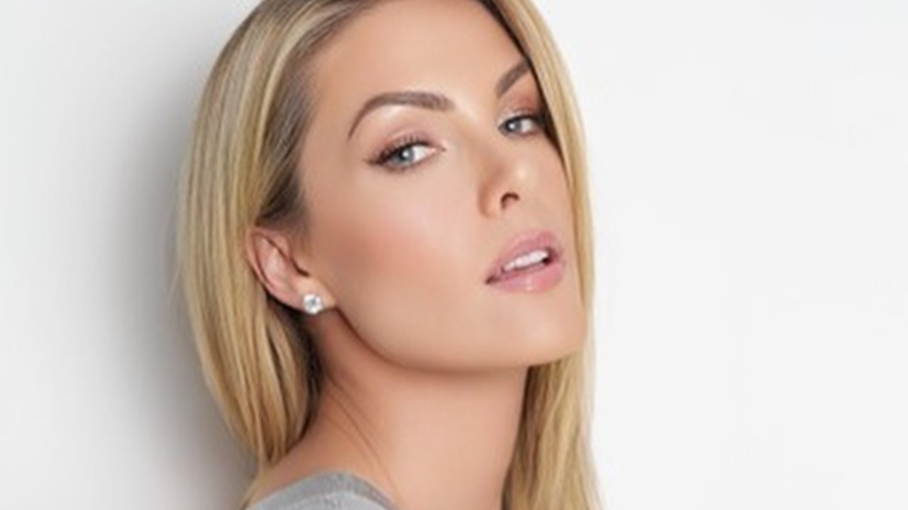 Ana Hickmann, marido e filho surgem juntinhos em foto: ”Domingo com a família”