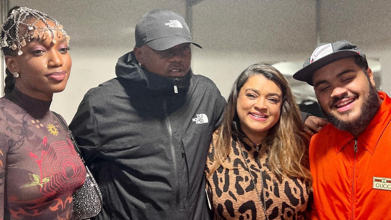 Preta Gil compartilha foto ao lado do filho Fran, Iza e Djonga: ”Sensação sensacional”