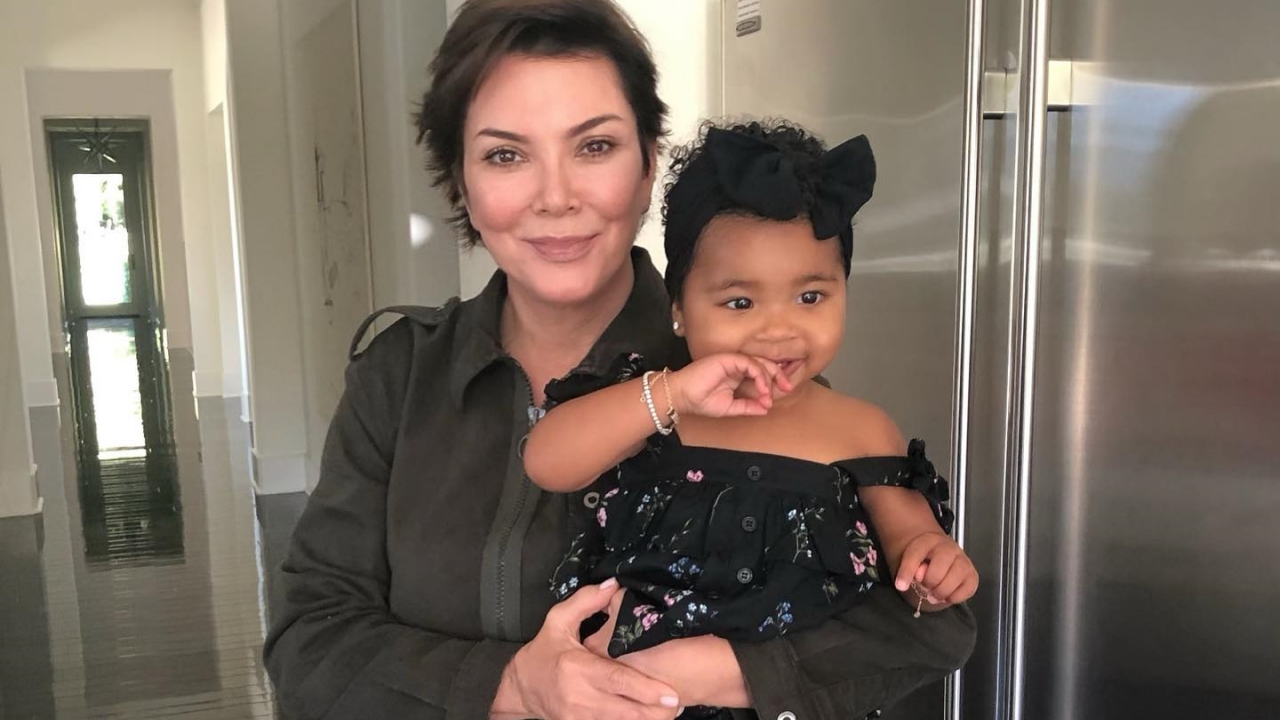 Kris Jenner celebra aniversário da neta, True: ”Os melhores abraços”