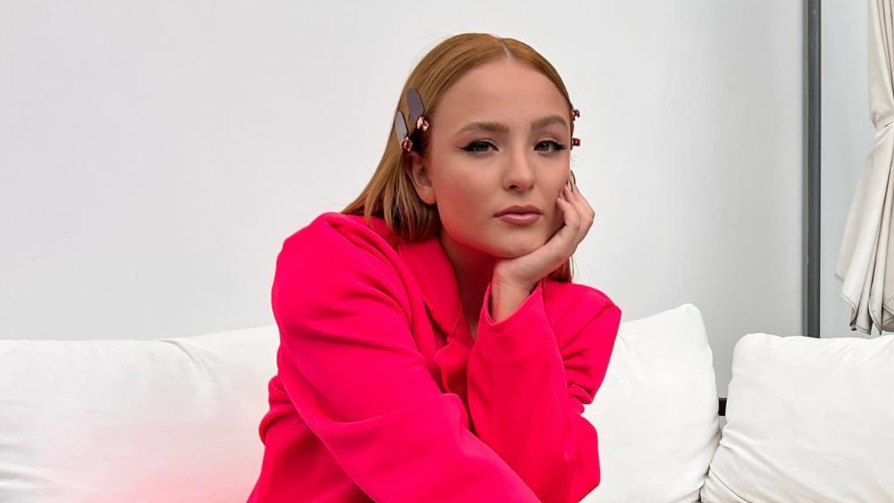 Larissa Manoela recebe elogios ao posar de cara lavada e boné: ”Perfeição”
