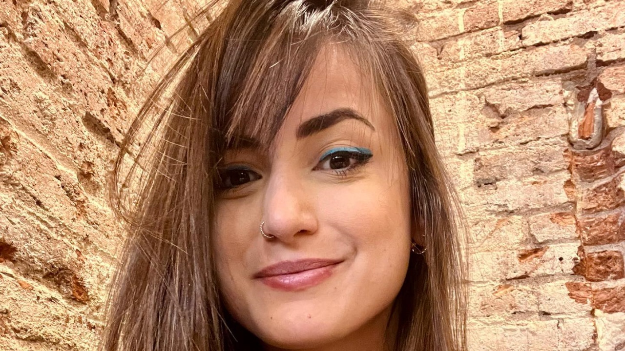 Mari Palma rebate comentário de internauta sobre uso piercing: ”Não perde credibilidade”