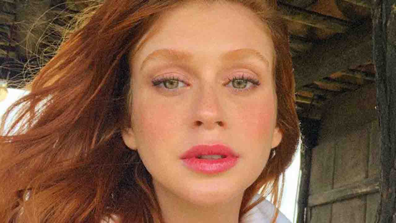 Marina Ruy Barbosa surge super estilosa e look chique se destaca!