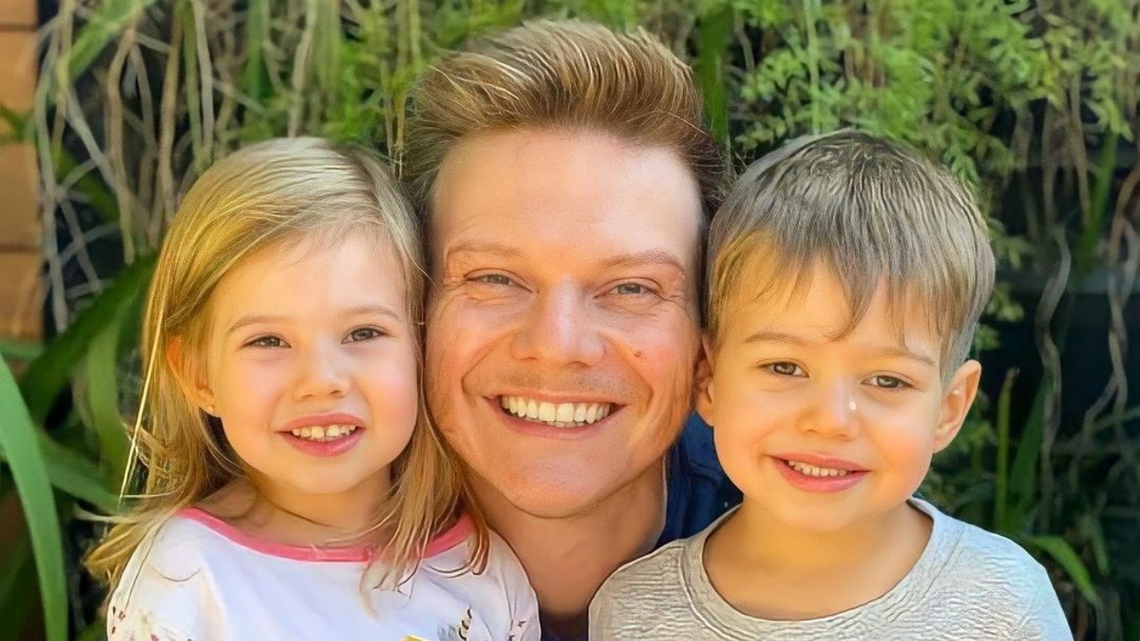 Michel Teló se derrete ao surgir coladinho com os filhos, Melinda e Teodoro: ”Momentos como este que movimentam minha vida”