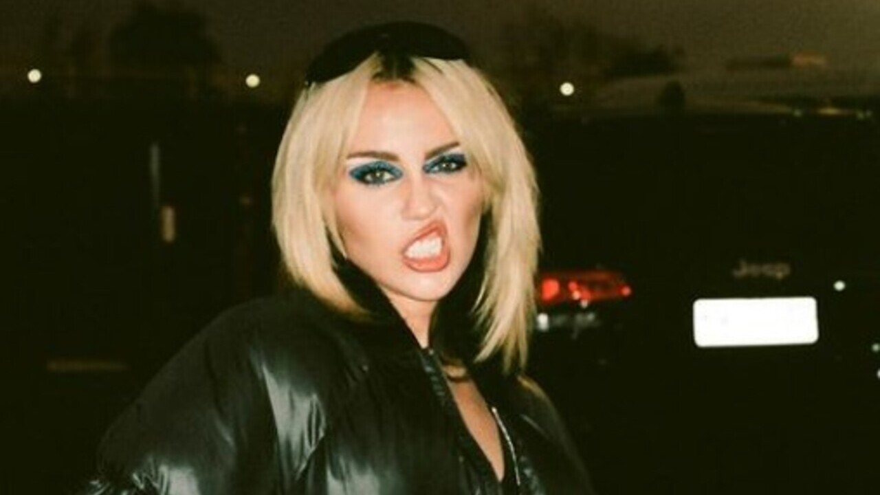 Após show histórico no Lollapalooza Brasil, Miley Cyrus anuncia que está com Covid-19