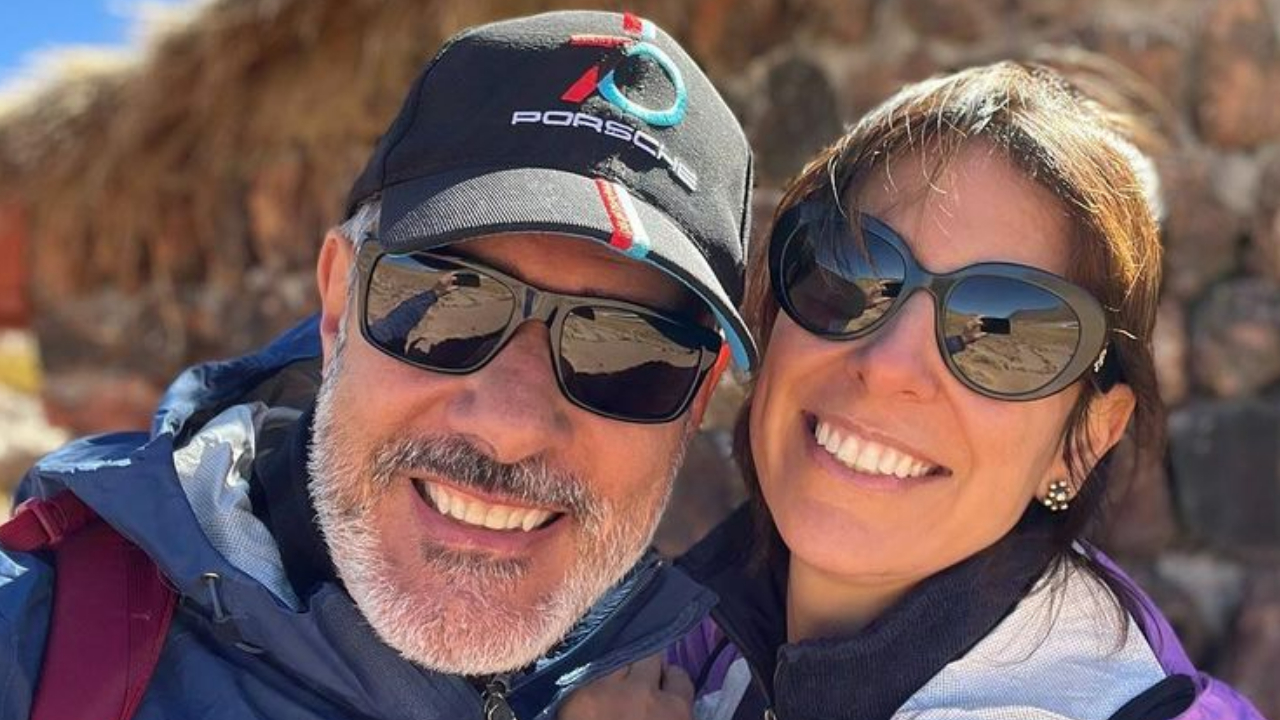 William Bonner surge em clima de romance com a esposa, Natasha Dantas