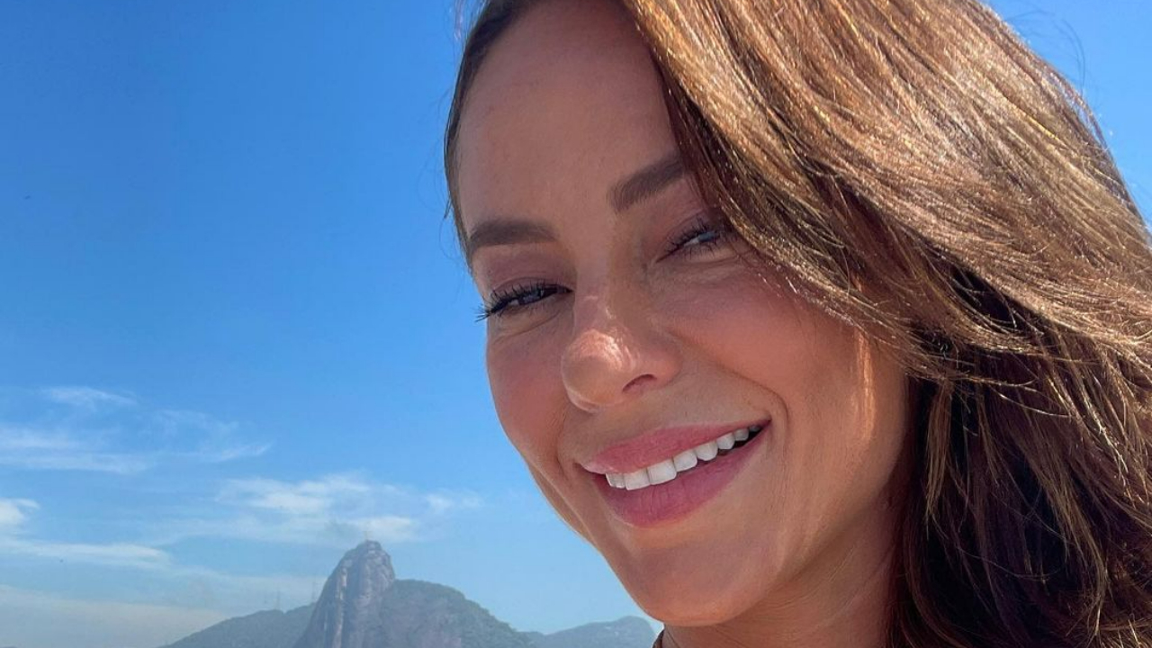 Paolla Oliveira revela ansiedade com a apuração dos desfiles do Rio de Janeiro: ”Torço muito que a gente possa gritar CAMPEÃ”