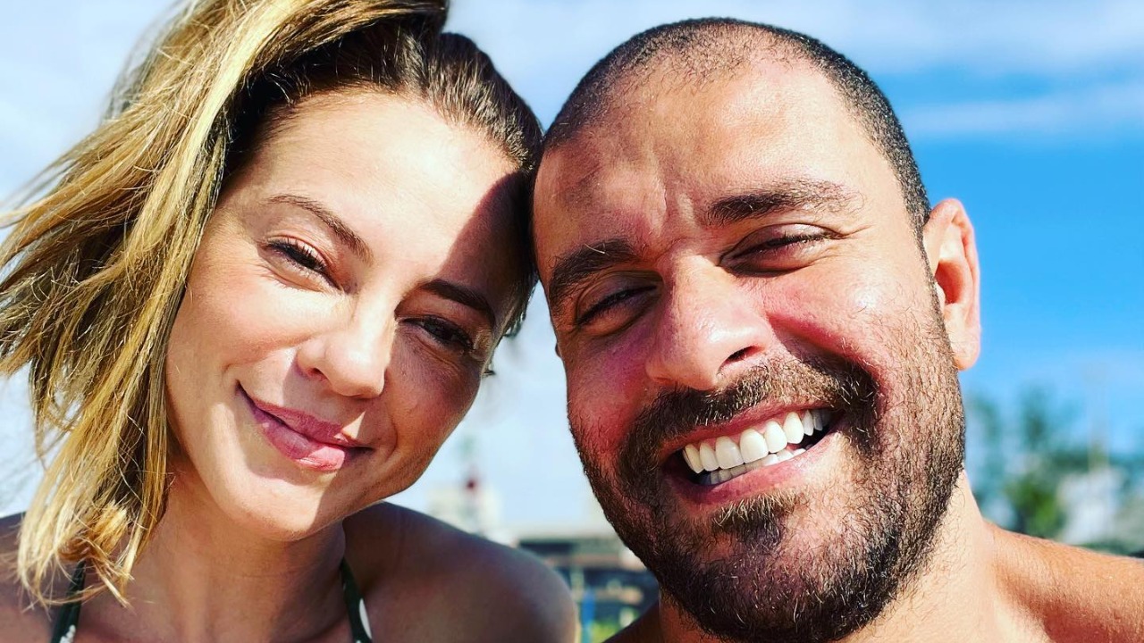Diogo Nogueira agradece mensagens de aniversário e baba por Paolla Oliveira: ”Meu grande amor!”