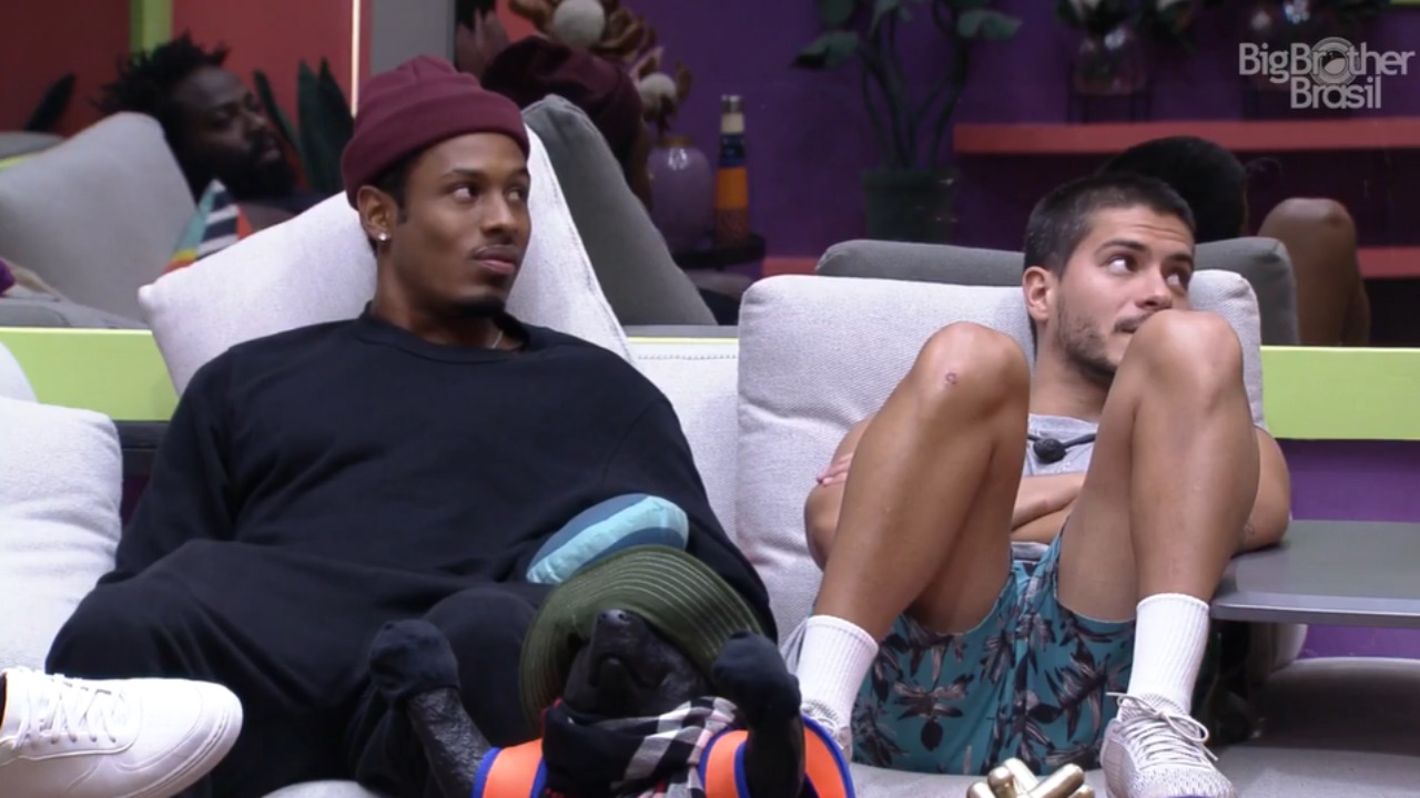BBB 22: Após DR com Douglas Silva, Arthur Aguiar troca farpas com Jessilane: ”Nem paredão está te vendo”