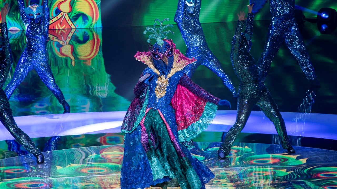 Pavão é desmascarada no The Masked Singer Brasil; saiba quem é
