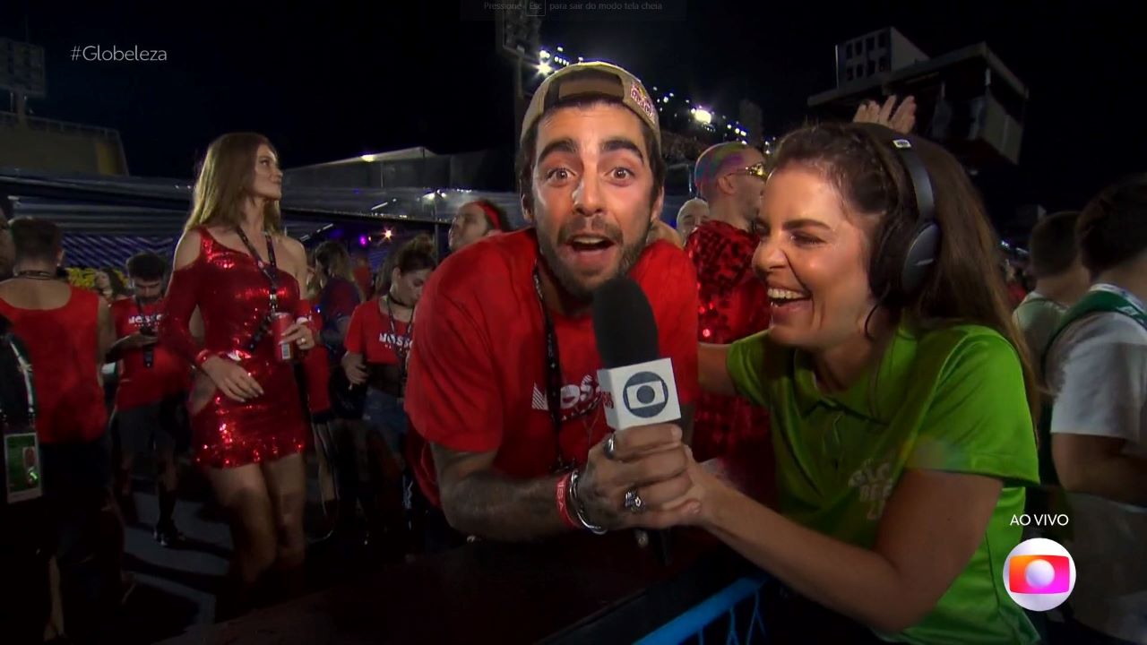 Ao vivo no Carnaval, Pedro Scooby manda recado para Paulo André e Douglas Silva, mas ignora Arthur Aguiar