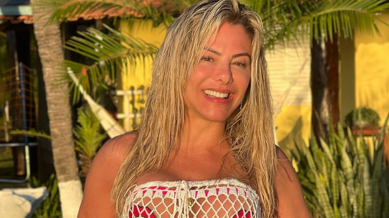 Poliana Rocha chama atenção da web ao esbanjar corpão escultural com um biquíni mínimo: ”Maravilhosa!”
