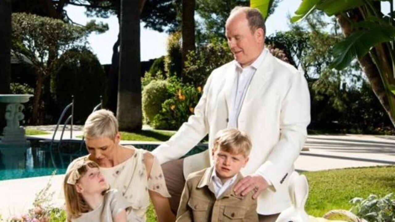 Princesa Charlene de Mônaco aparece em foto de Páscoa com a família após voltar para casa