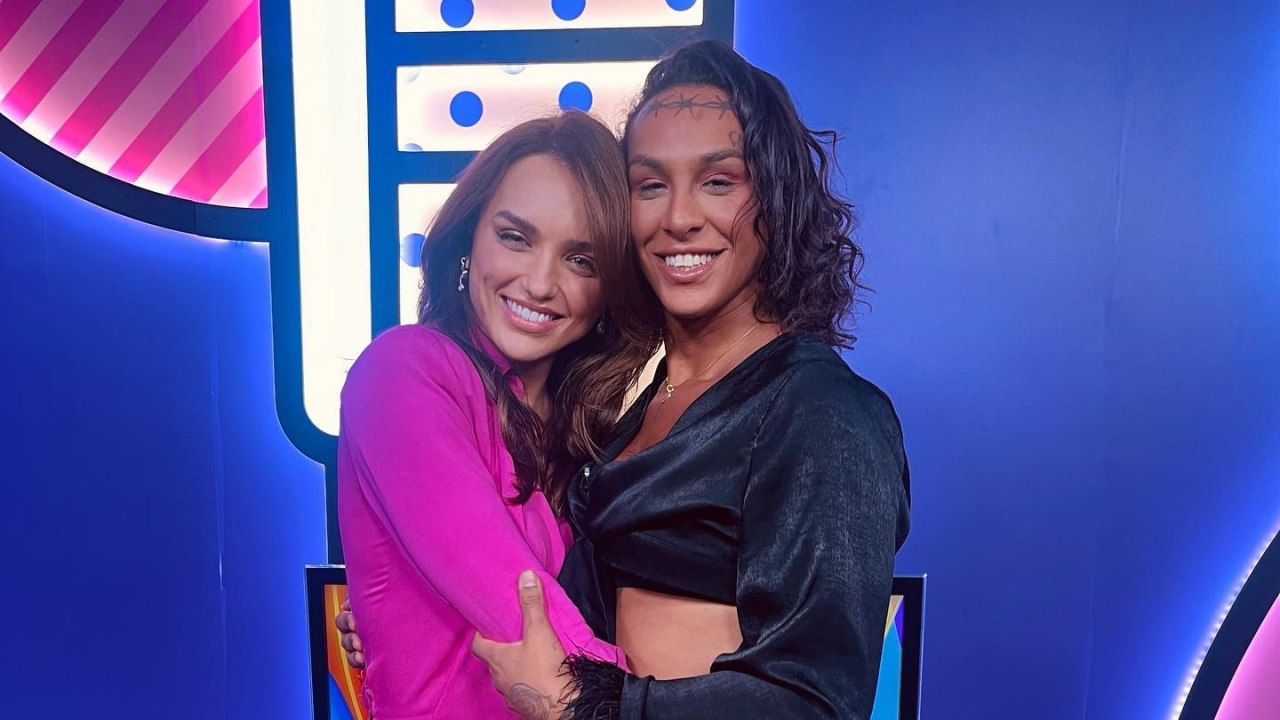 Rafa Kalimann tieta Linn da Quebrada nos bastidores do ‘Bate-Papo BBB’: ”Luz luz luz”