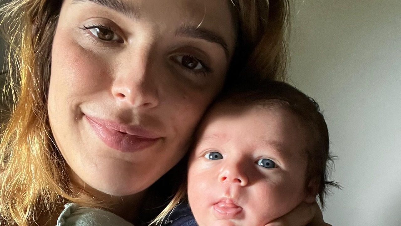Rafa Brites encanta ao postar clique fofo do caçula e brinca: ”Deixei o pãozinho queimar!”
