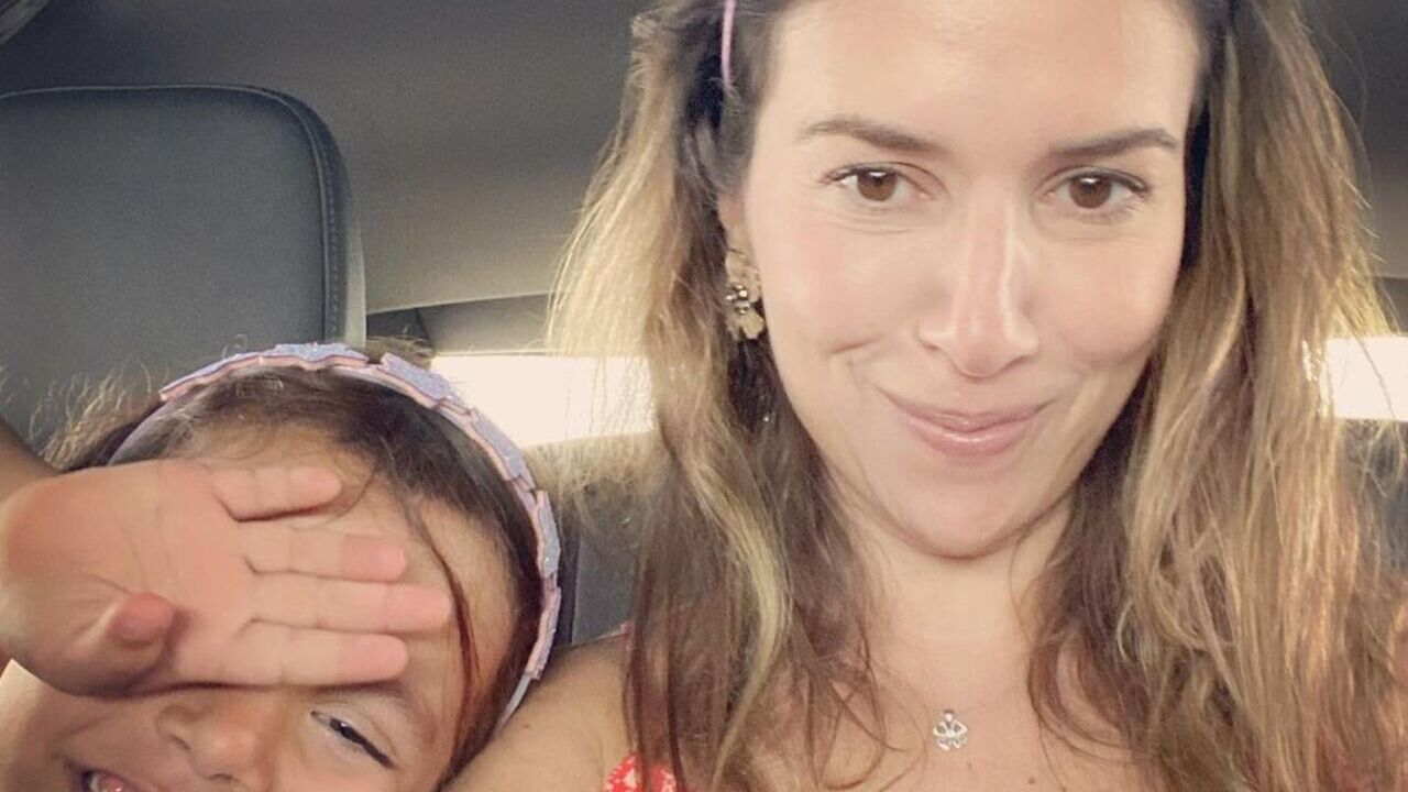 Rebeca Abravanel encanta com fotos raras com a sobrinha: ”Princess Jane”